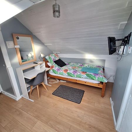 Harrow B & B Экстерьер фото