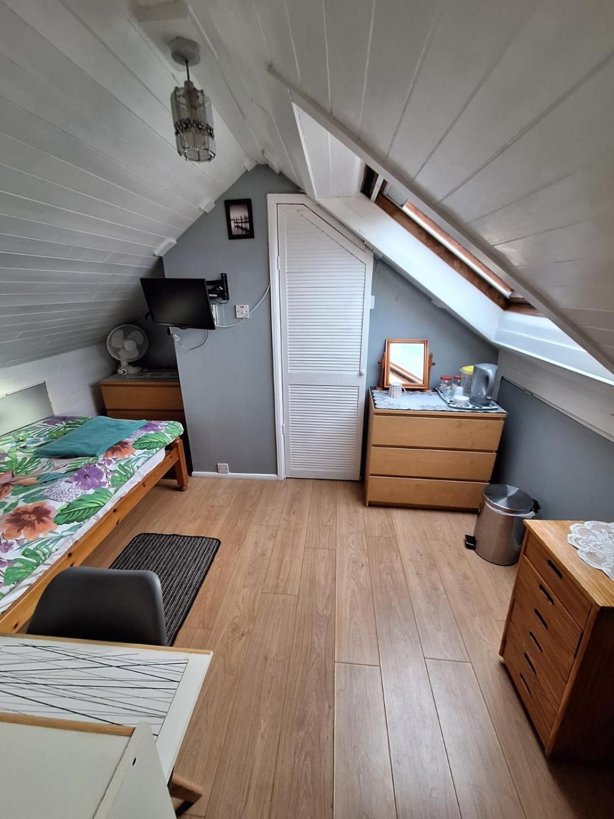 Harrow B & B Экстерьер фото